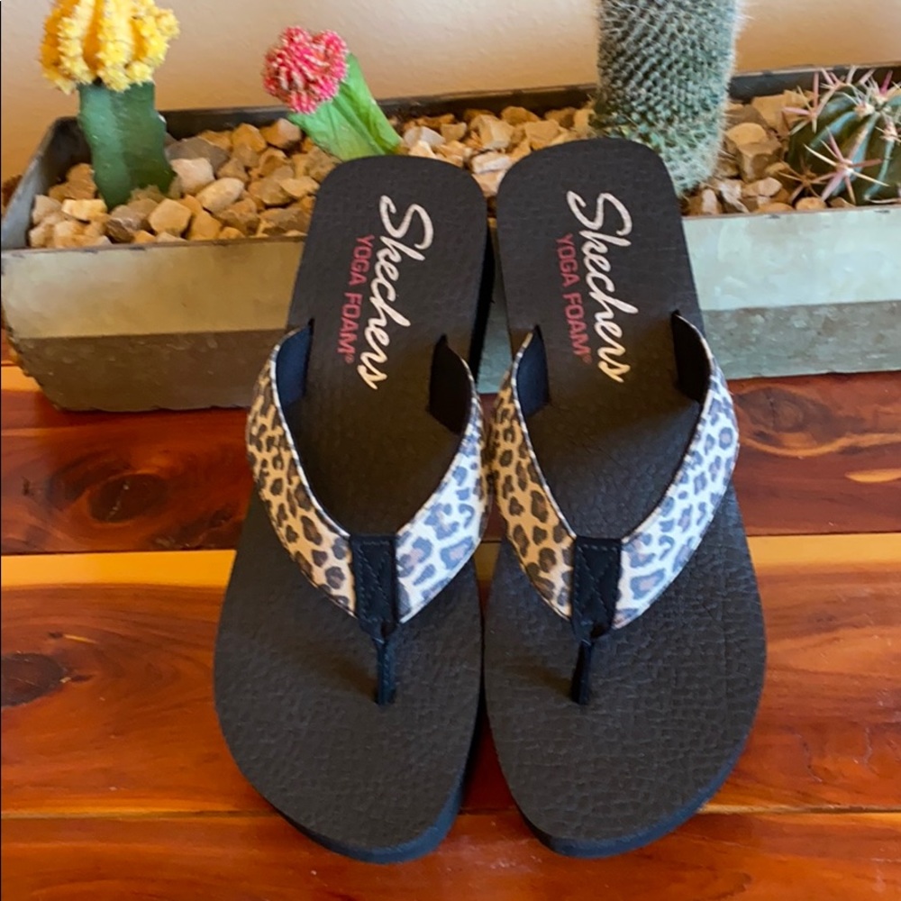 Skechers wedge flip flop leopard print